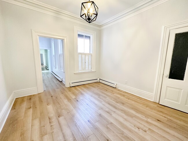 Building Photo - 53 Carmarthen St