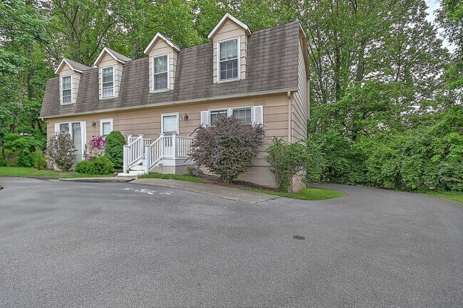 Foto del edificio - 252 Wildwood Dr