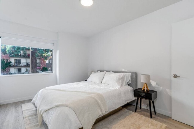 Building Photo - 45 E 16th Ave