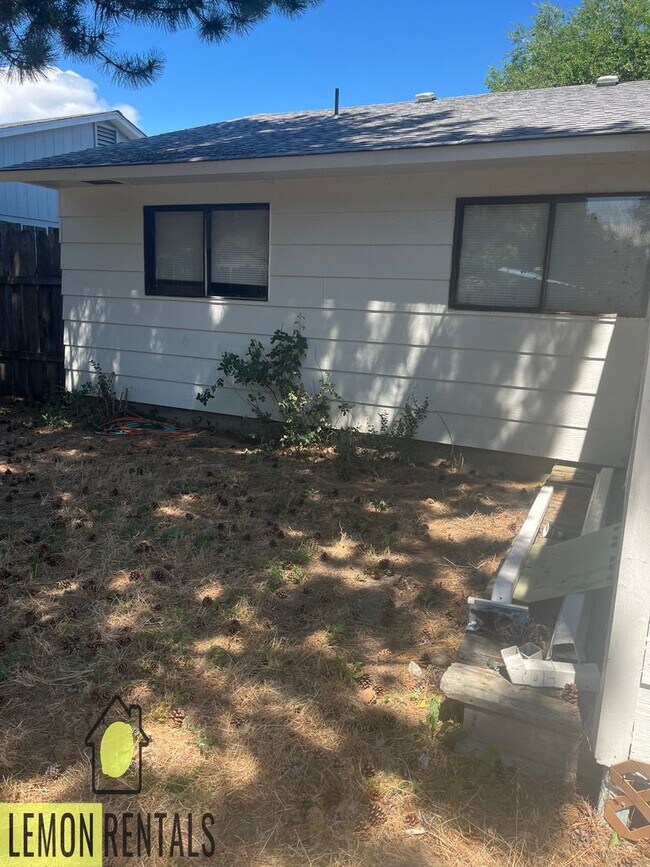 Foto del edificio - 3 bedroom house in Oroville $1,200/month