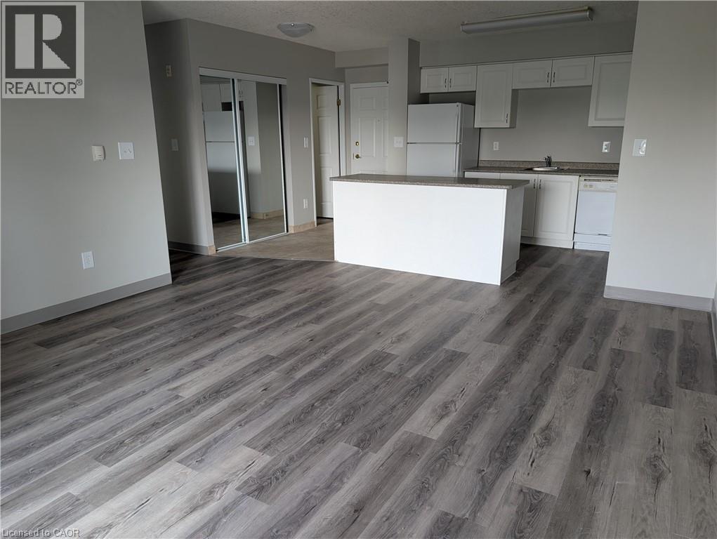 Primary Photo - 736 Old Albert St