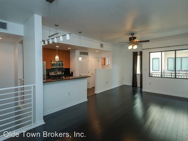 Building Photo - 2 br, 2.5 bath House - 460 E Jackson St. #2