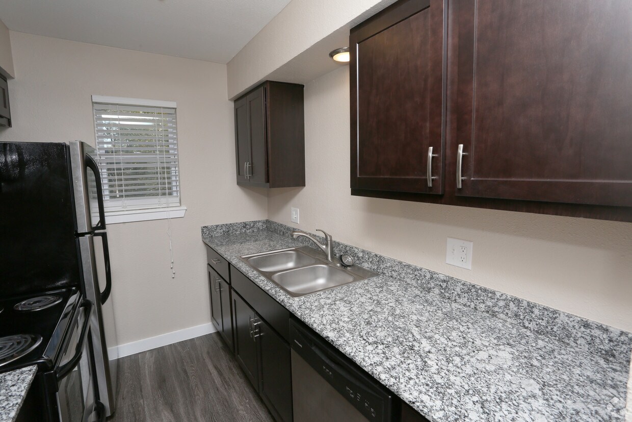 Pointe Apartments 930 S Boulevard Edmond, OK