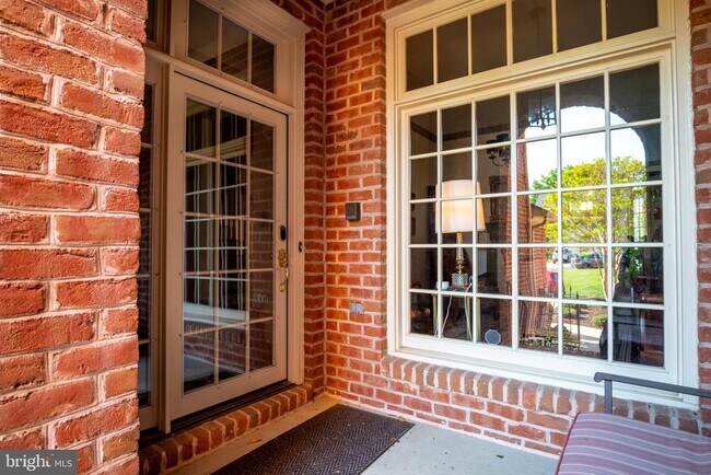 Foto del edificio - 210 Wellington Ct