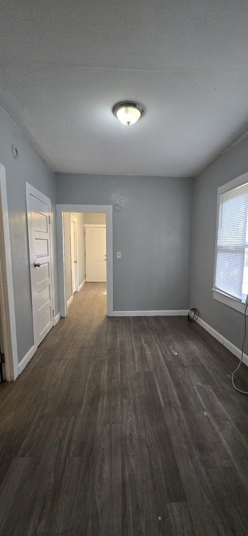 Foto del edificio - 2401 Mallory Ave