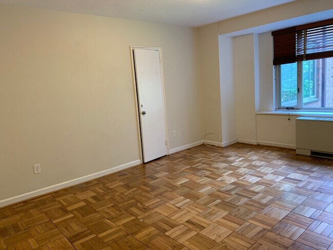 Foto del edificio - 4301 Massachusetts Ave NW