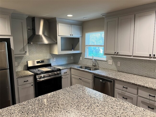 Building Photo - 1113 S Idlewild Dr