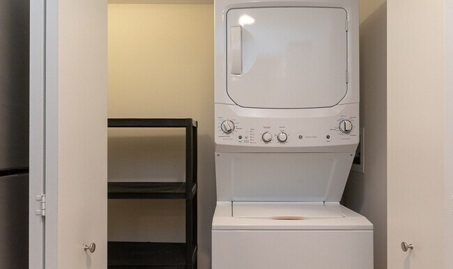 In Unit Laundry off Kitchen - 916 W Willow St