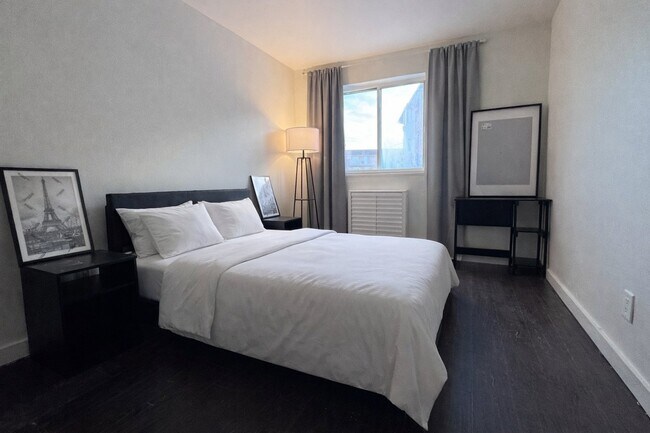 Foto del edificio - 1226 E 82nd St