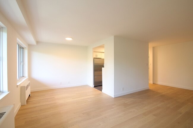 Building Photo - 4555 Av. Bonavista