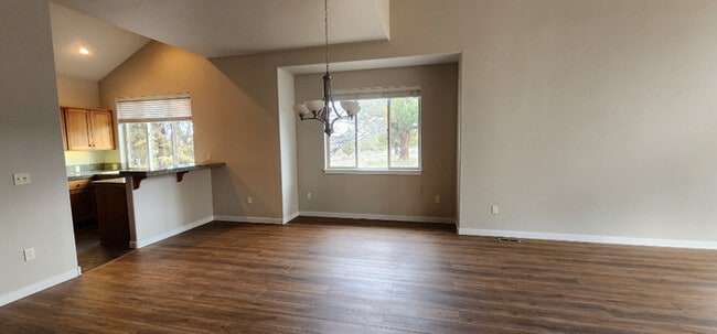 Building Photo - 1445 Highland View Loop