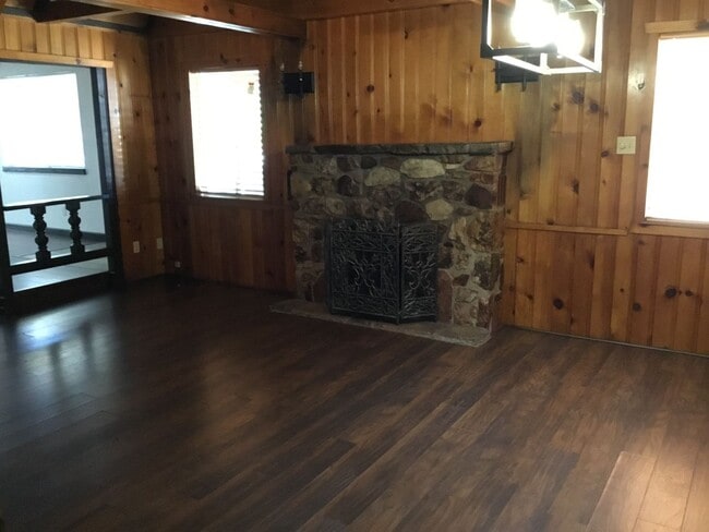Building Photo - Beautiful 2 Bedroom  Cabin in Sugarloaf
