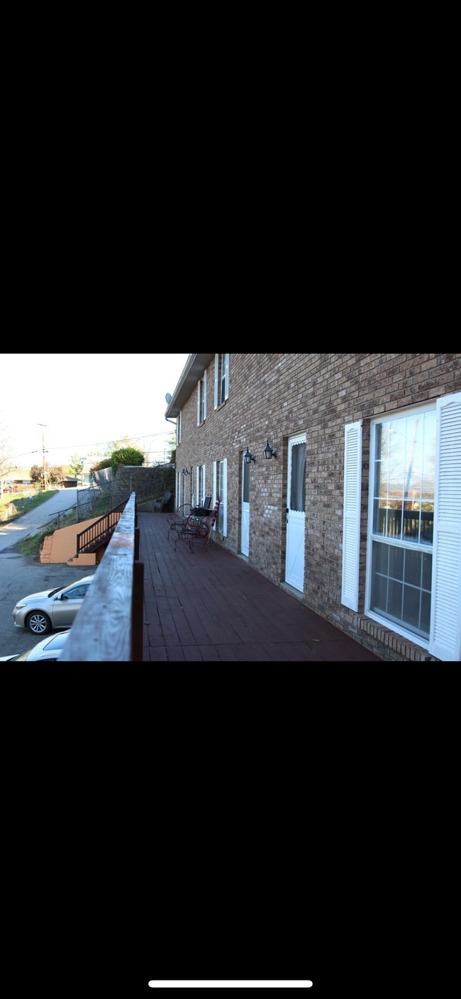 Building Photo - 807 Walker Rd