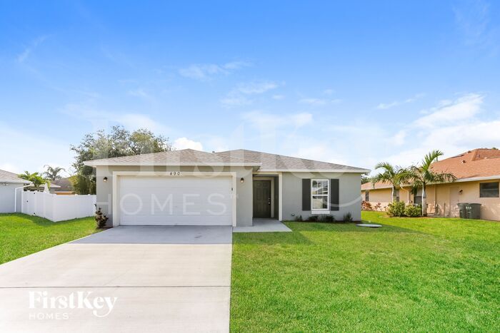 Foto principal - 490 SW Homeland Rd