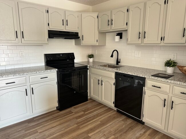 Building Photo - Westmoor Place 601