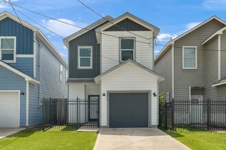 Building Photo - 7813 Sealey St