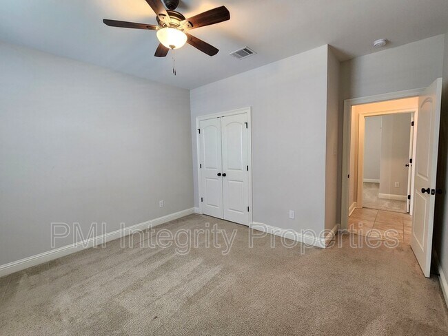 Foto del edificio - 226 Lake Breeze Dr