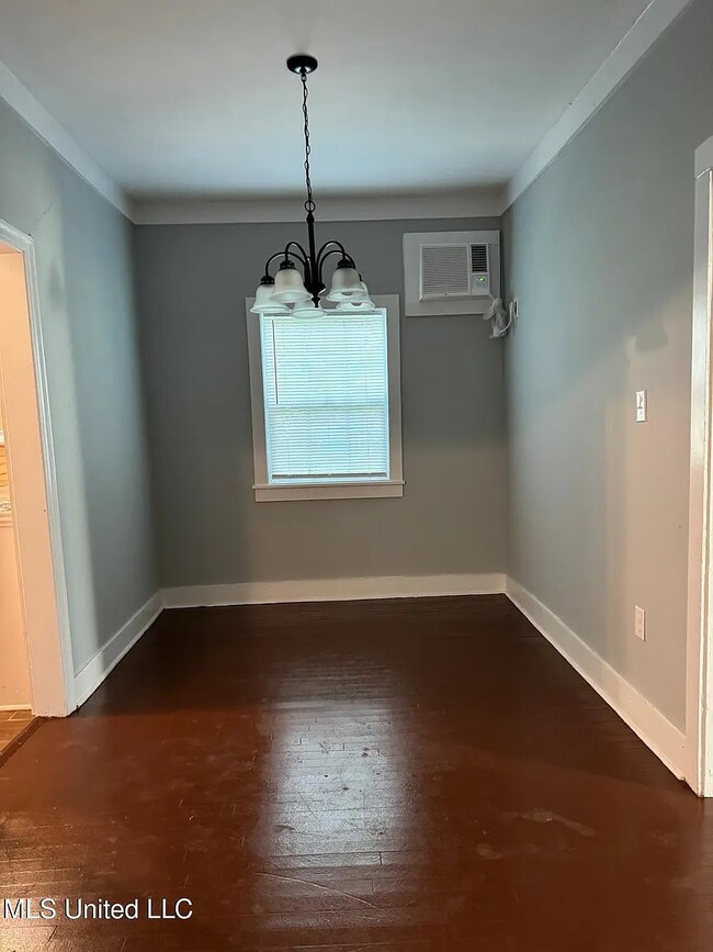 Building Photo - 131 Grandview Cir