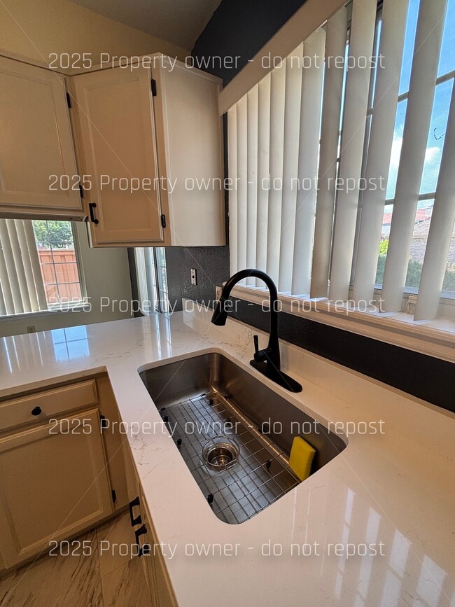 Building Photo - 2010 S Xenia Way