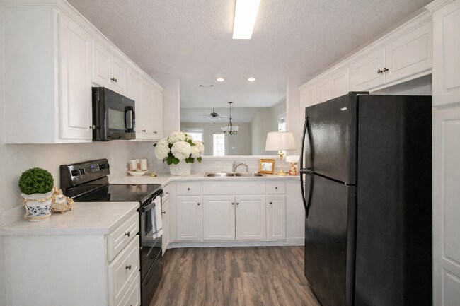 Building Photo - 562 Deerchase Ct