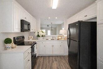 Building Photo - 417 Andover Dr