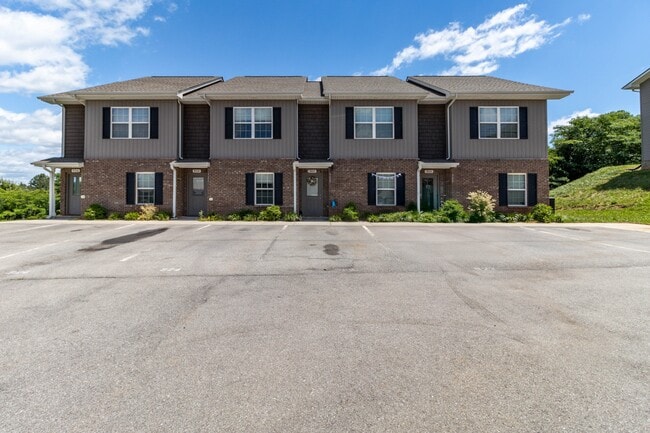 Building Photo - 920 Warrior Hill Dr