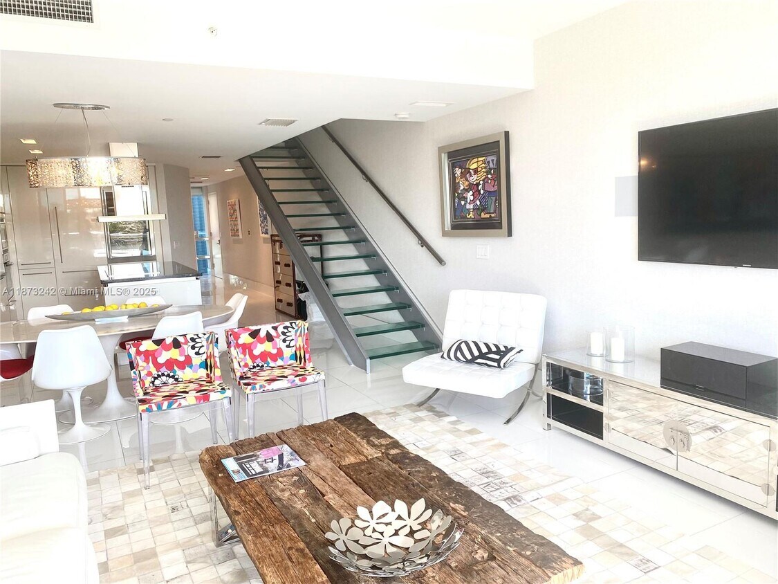 Foto principal - 2950 NE 188th St