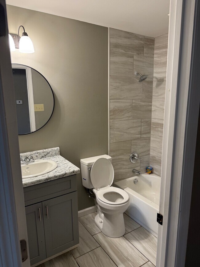 Foto del edificio - 118 Lake Dr