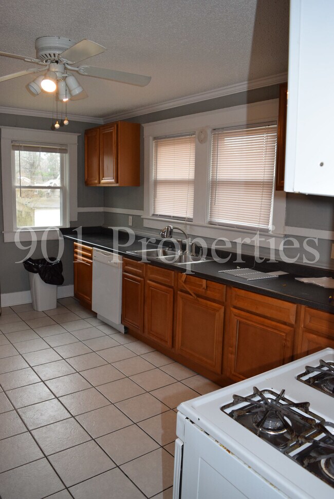 Foto del edificio - 1677 Tutwiler Ave