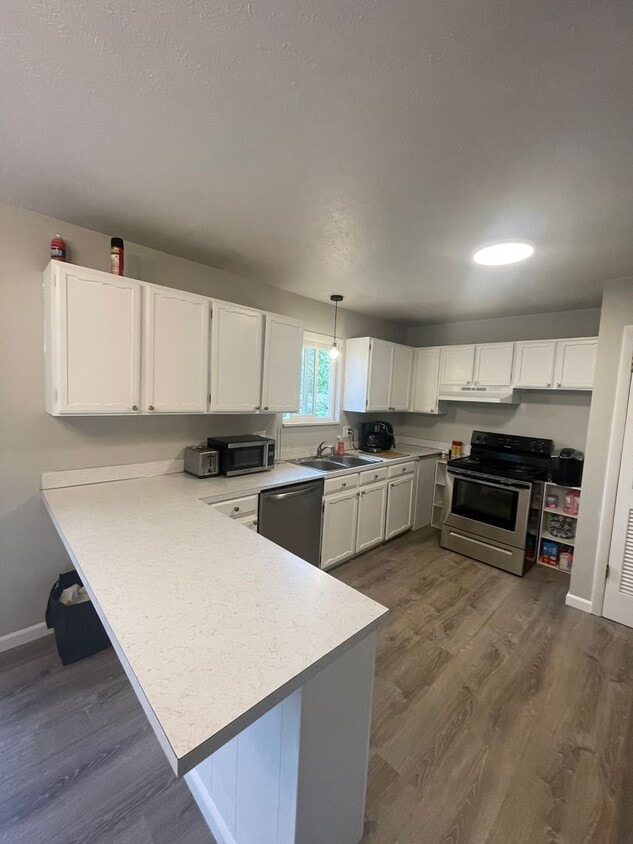 Renovated 3 Bedroom 1.5 Bathroom in Arvada! - Renovated 3 Bedroom 1.5 Bathroom in Arvada!