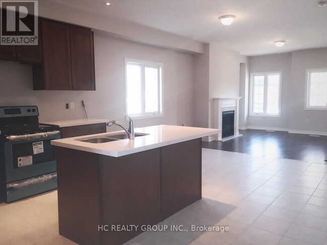 Building Photo - 19 Zenyatta Ln