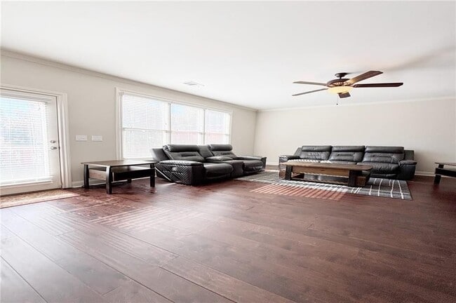 Building Photo - 772 Liberty Commons Dr