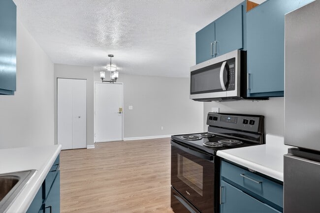 Building Photo - Lakeside Apartments