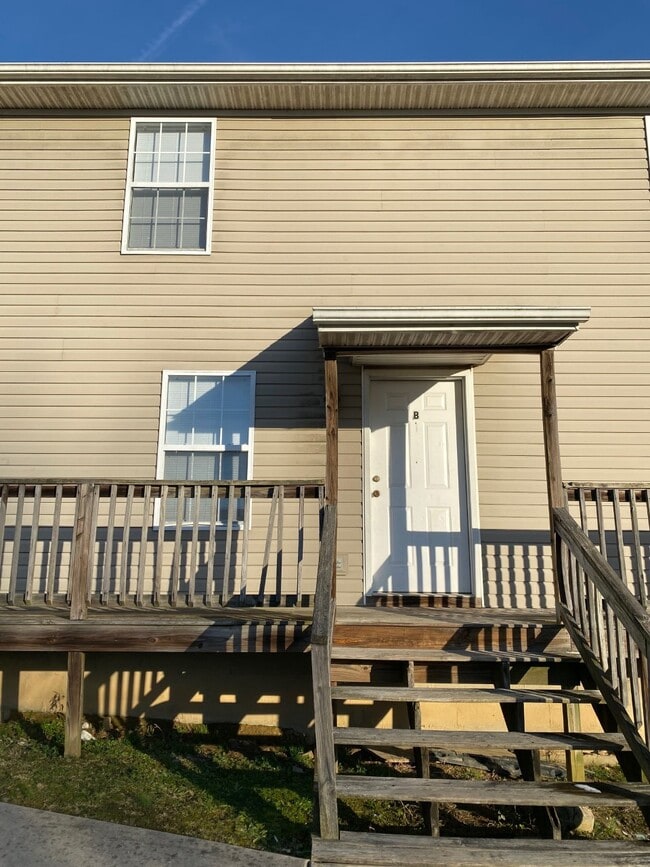 Building Photo - 395 Thomas Rd