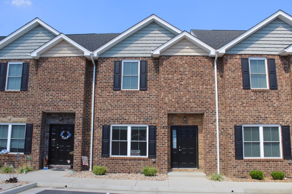 Foto principal - 162 Cedar Point Ln