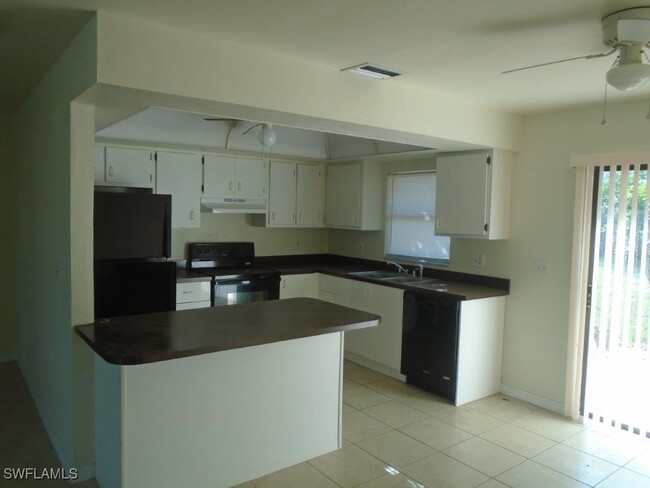 Foto del edificio - 402 Tropicana Parkway W