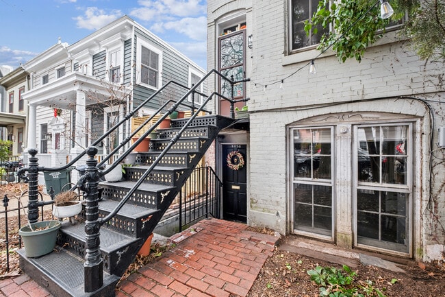 Foto del edificio - 605 E St SE