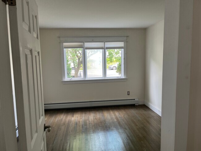 Foto del edificio - 963 Bard Ave