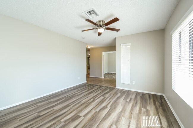 Building Photo - 7358 W Sunnyside Drive