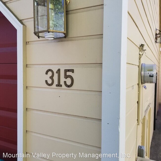 Building Photo - 3 br, 2.5 bath House - 315 Bridge Way