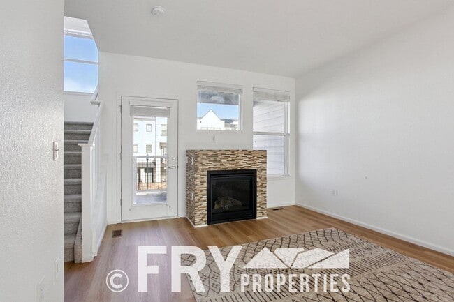 Building Photo - Broomfield Gem: 2-Bed, 2.5-Bath with Balcony & Fireplace