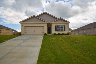 Building Photo - 425 Lilly Dr