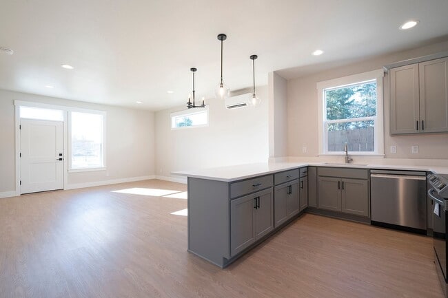 Building Photo - Beautiful 3 bed, 1.5 Bath SE Portland Rental Home!
