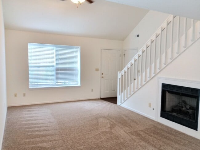 Foto del edificio - 2405-2407-2407 Calder Ct