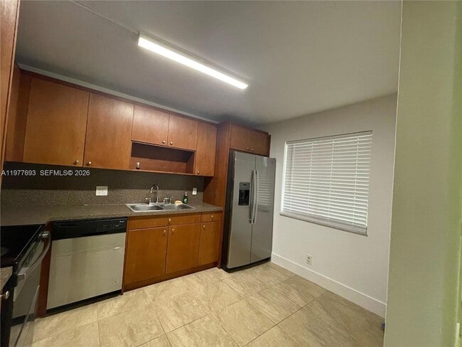 Foto del edificio - 16481 Blatt Blvd
