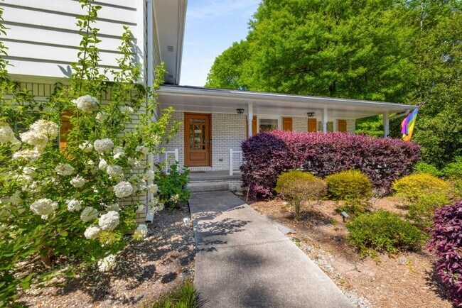 Building Photo - 4014 Foxglove Rd