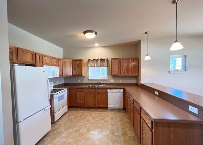 Building Photo - Mid-Term Unfurnished, 3 Bed 2.5 Bath Condo