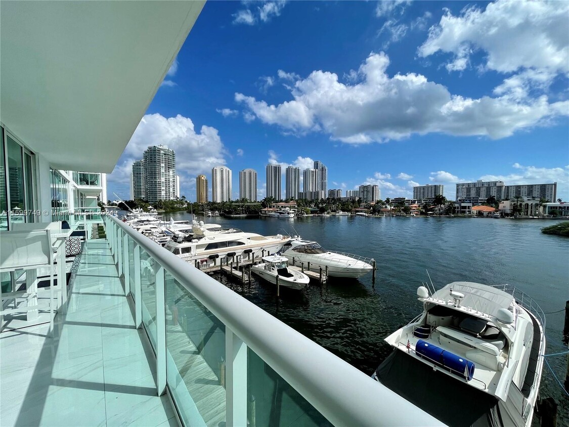 Foto principal - 400 Sunny Isles Blvd