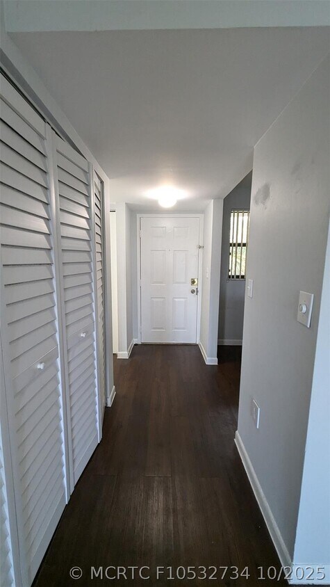 Building Photo - 9919 Nob Hill Ln