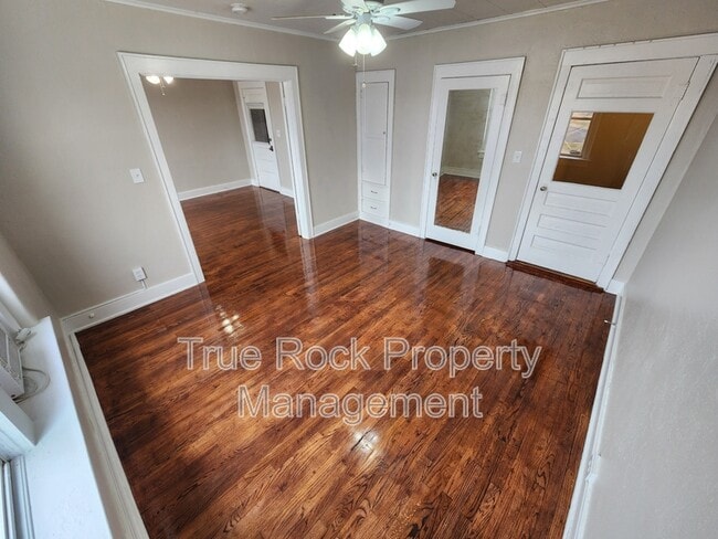 Building Photo - 804 E Main St